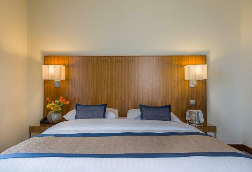 Семейный Номер, Miiro Borneta