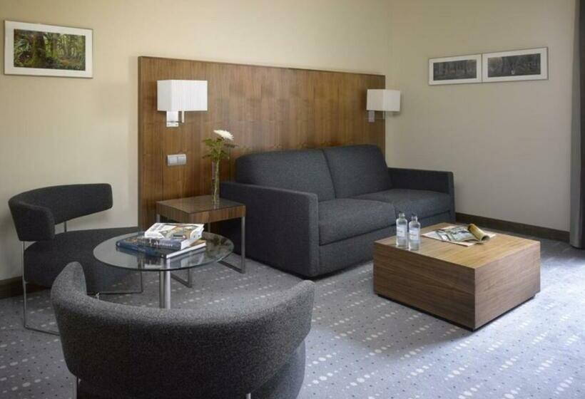 Семейный Номер, Miiro Borneta