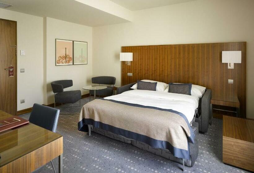 Семейный Номер, Miiro Borneta