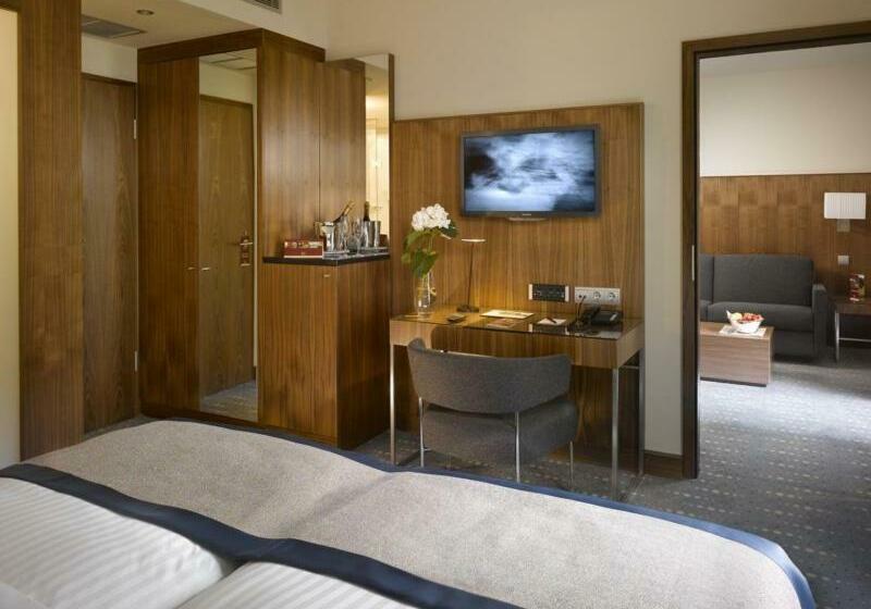 Семейный Номер, Miiro Borneta