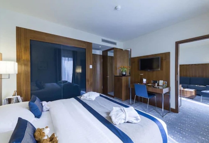 Семейный Номер, Miiro Borneta