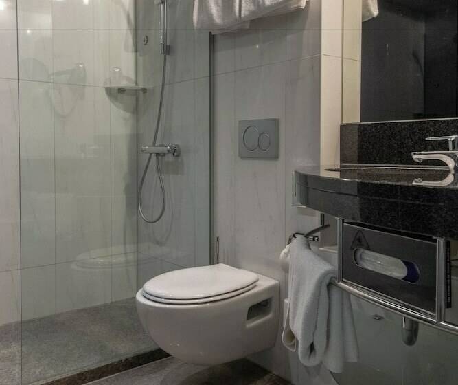 Семейный Номер, Miiro Borneta