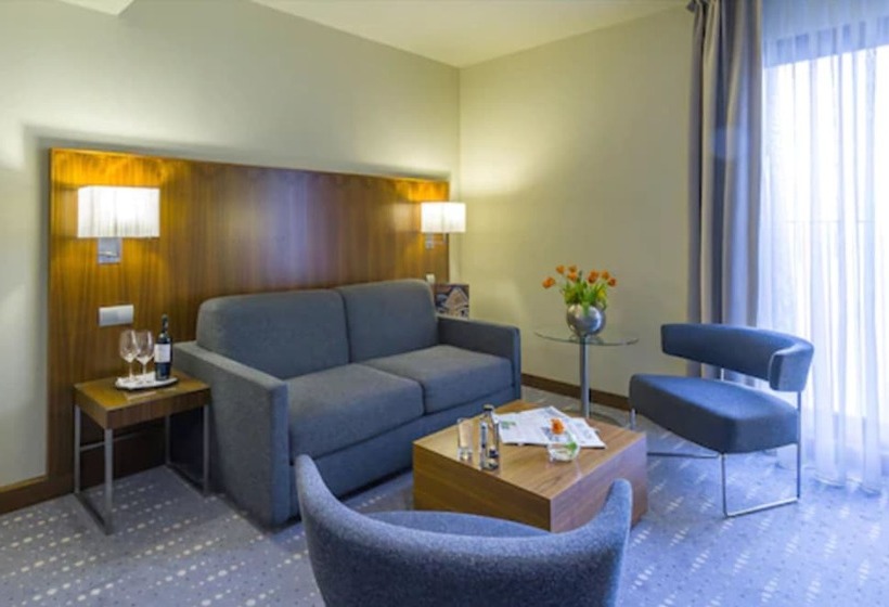 Семейный Номер, Miiro Borneta