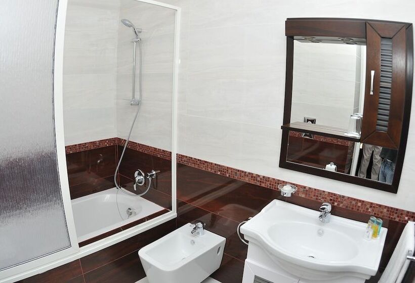 اتاق اجرایی, Monoberge Byblos