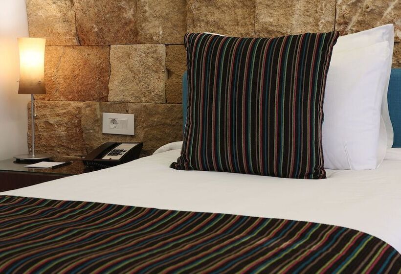 اتاق اجرایی یک تخته, Monoberge Byblos