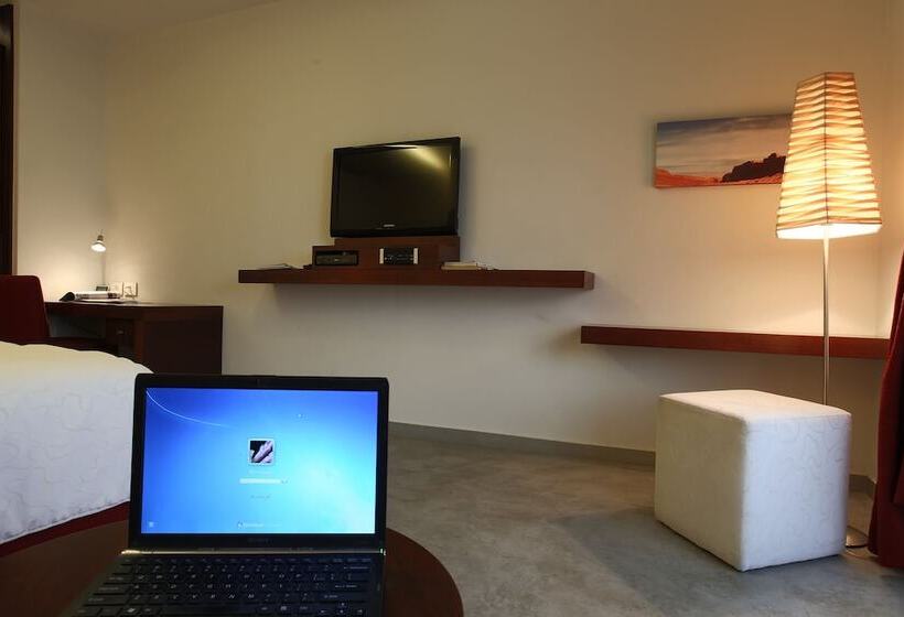 سوییت اجرایی, Monoberge Byblos