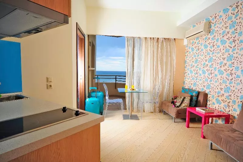 一ベッドルームエクゼクティブアパートメント, Steris Elegant Beach Hotel & Apartments