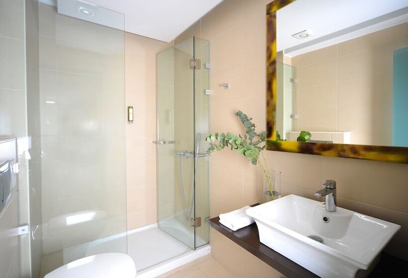 סוויטת ג'וניור נוף לים, Steris Elegant Beach Hotel & Apartments