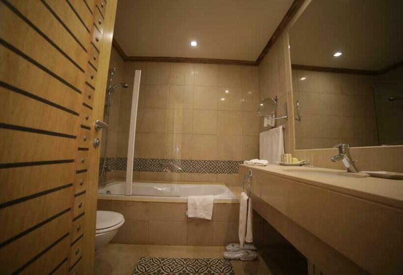 اتاق لوکس, Terre Brune