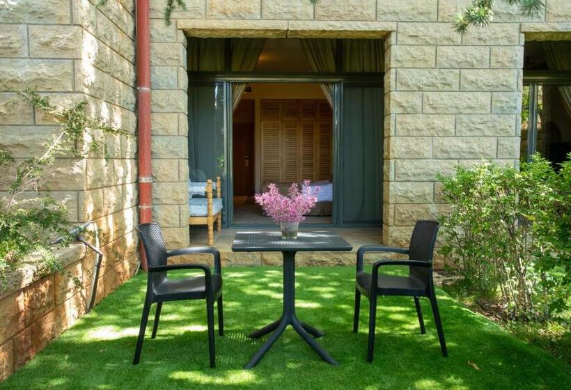 اتاق لوکس, Terre Brune