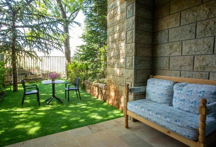 اتاق لوکس, Terre Brune