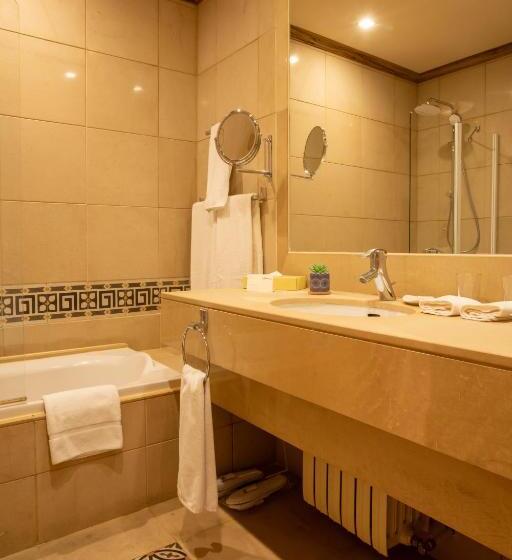 اتاق لوکس, Terre Brune