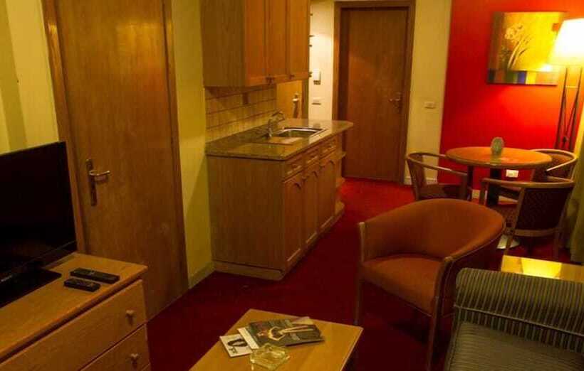 سوییت جونیور, Kindi Suite