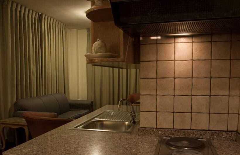 سوییت جونیور, Kindi Suite