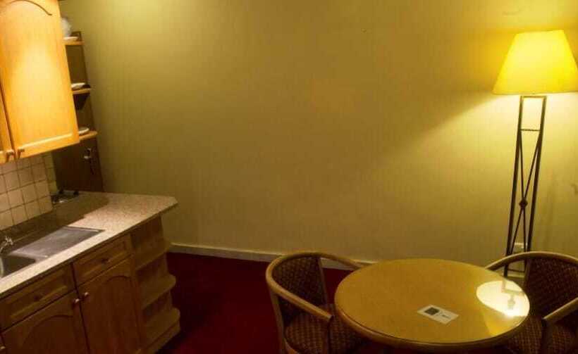 سوییت جونیور, Kindi Suite