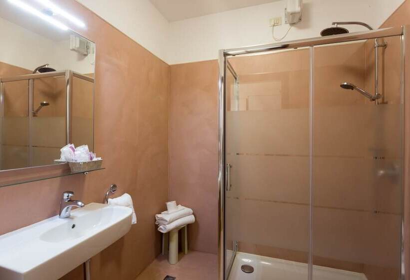 Четырехместный Номер Стандарт, Airmotel