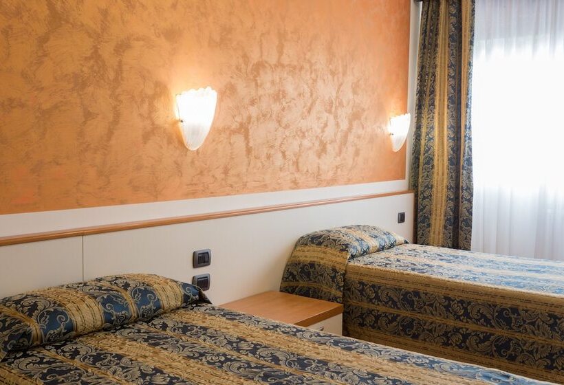 Семейный Номер, Airmotel