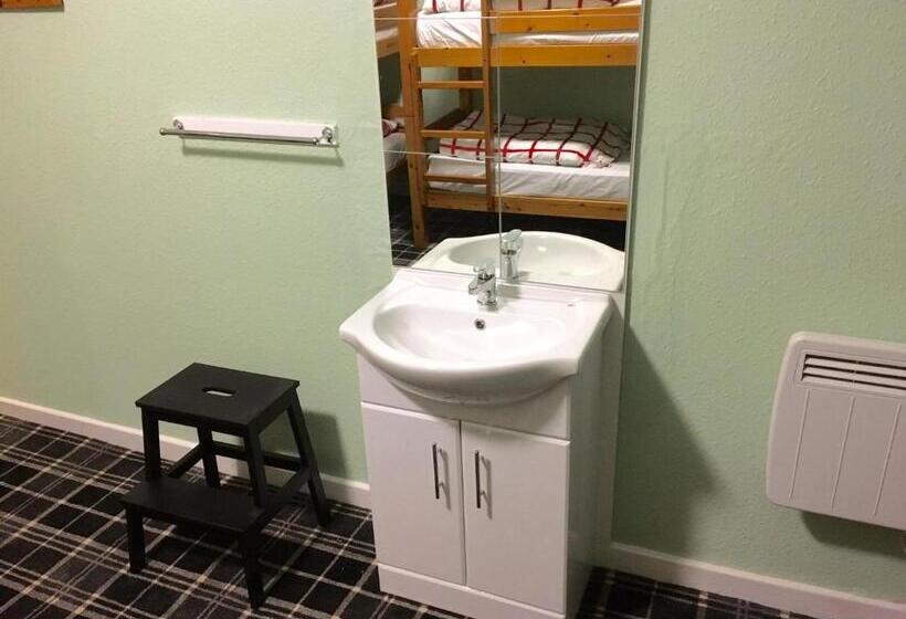 Family Room Shared Bathroom, Chase The Wild Goose, By Fort William