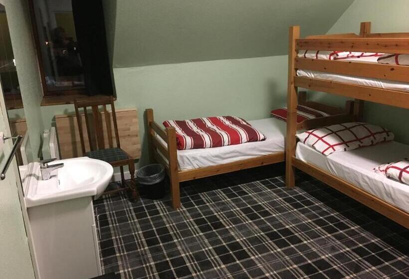 Family Room Shared Bathroom, Chase The Wild Goose, By Fort William