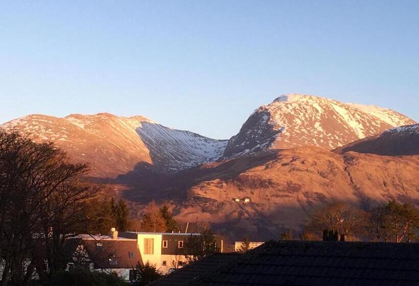 Quarto Familiar Vista Montanha, Chase The Wild Goose, By Fort William
