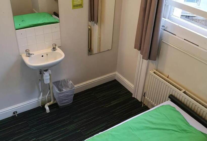 غرفة قياسية حمام مشترك, Yha London Earl S Court