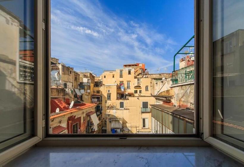 سوییت سوپریور, Spaccanapoli Comfort Suites