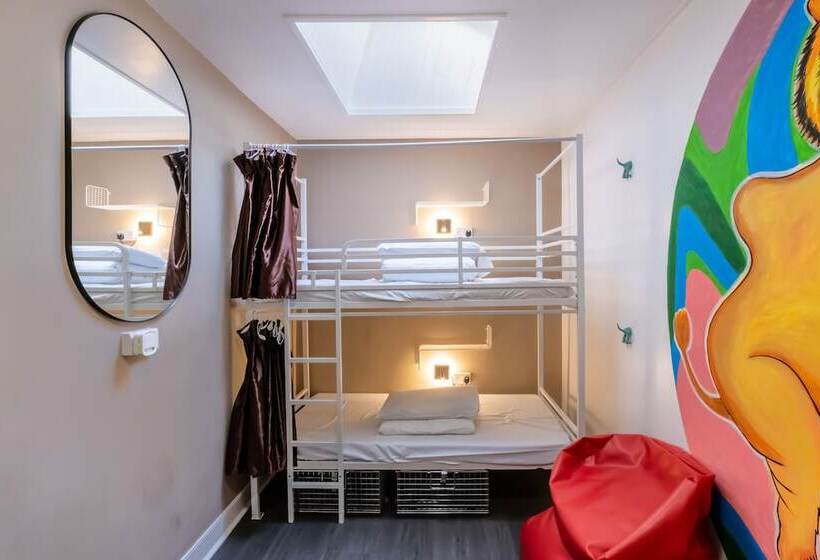 ルームシェアのワンベッド, Book A Bed Hostels