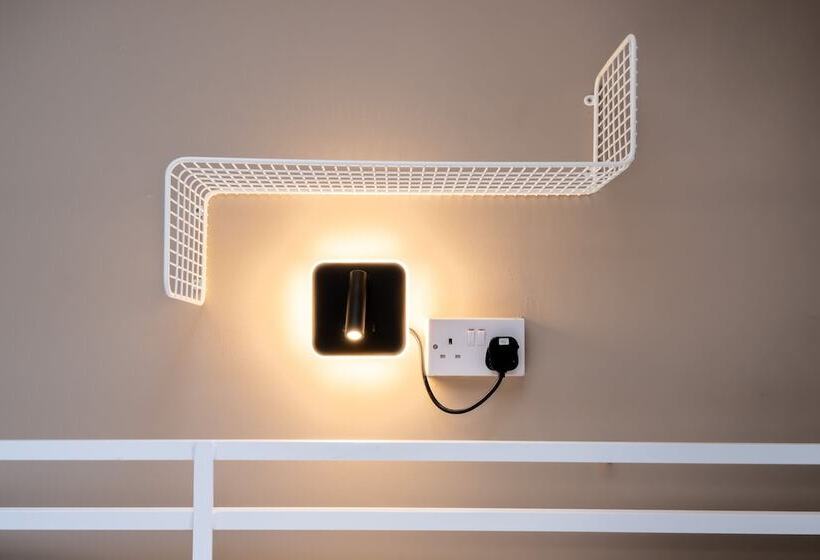 ルームシェアのワンベッド, Book A Bed Hostels