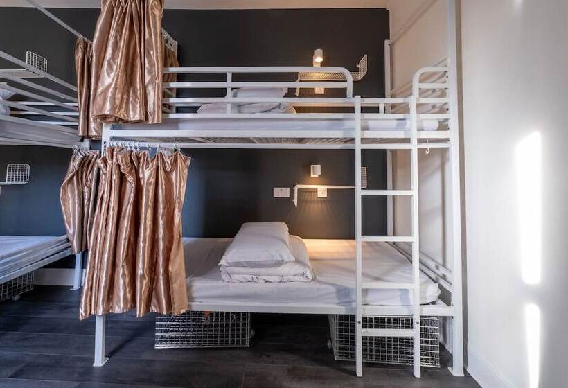 ルームシェアのワンベッド, Book A Bed Hostels
