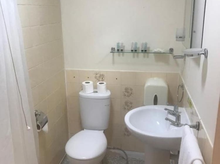 חדר סטנדרט לשלושה, Carlton Court Hotel Eastbourne