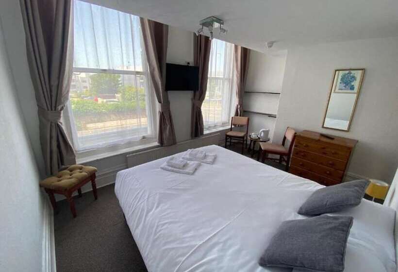 חדר סטנדרט לשלושה, Carlton Court Hotel Eastbourne