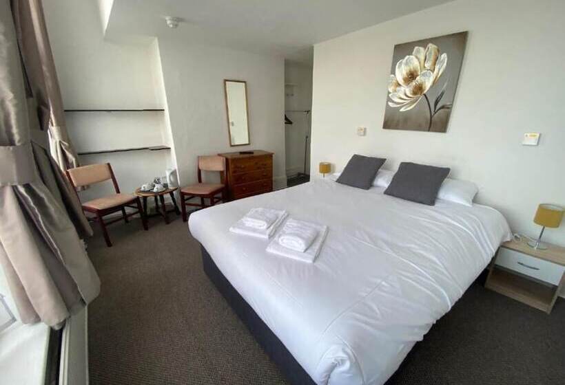 חדר סטנדרט לשלושה, Carlton Court Hotel Eastbourne