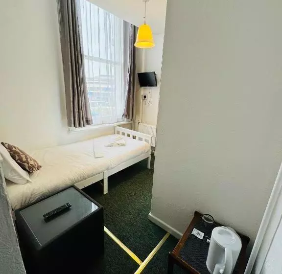 اتاق استاندارد یک نفره, Carlton Court Hotel Eastbourne