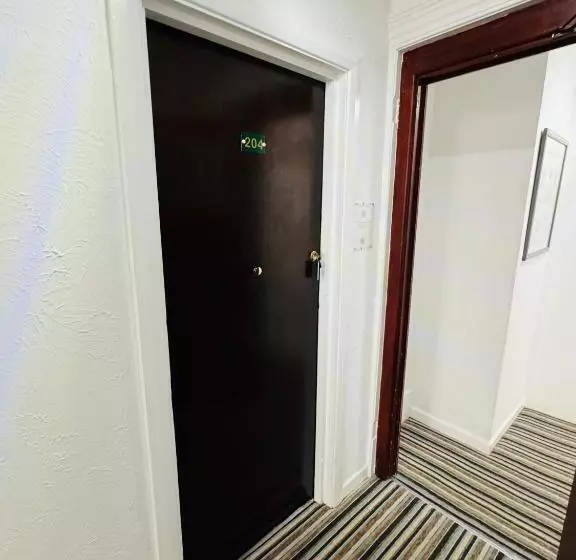 اتاق استاندارد یک نفره, Carlton Court Hotel Eastbourne