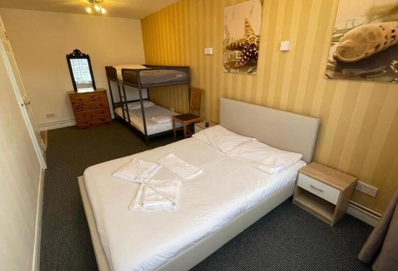 חדר סטנדרט לשלושה, Carlton Court Hotel Eastbourne