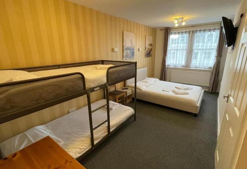 חדר סטנדרט לשלושה, Carlton Court Hotel Eastbourne