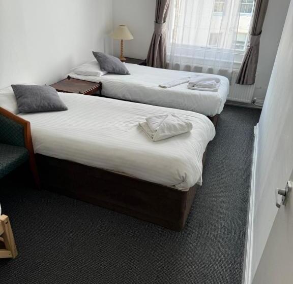 חדר סטנדרט לשלושה, Carlton Court Hotel Eastbourne