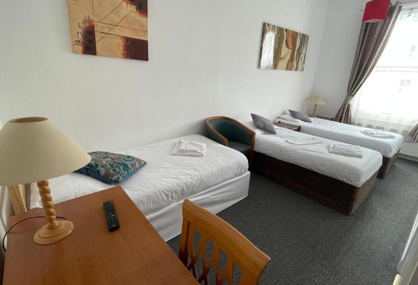 חדר סטנדרט לשלושה, Carlton Court Hotel Eastbourne