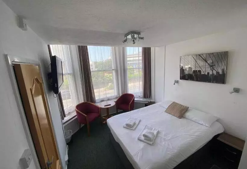 اتاق لوکس با تخت بزرگ, Carlton Court Hotel Eastbourne