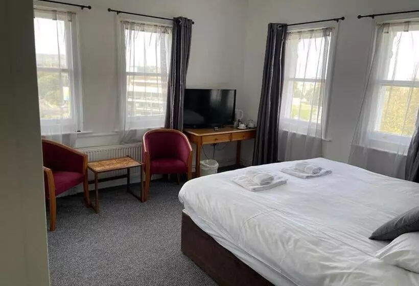 اتاق لوکس با تخت بزرگ, Carlton Court Hotel Eastbourne