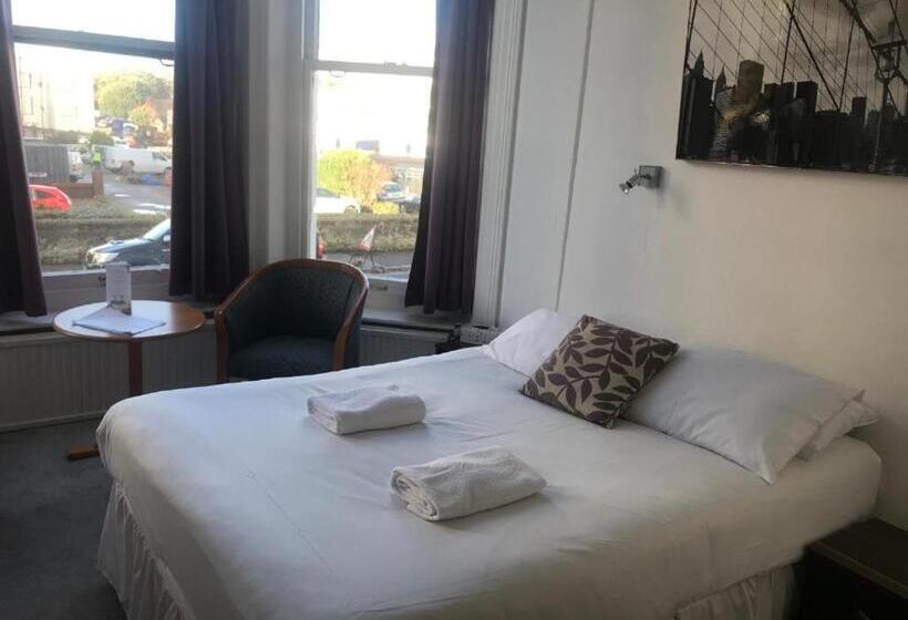 חדר דחוקס עם מיטת קינג, Carlton Court Hotel Eastbourne