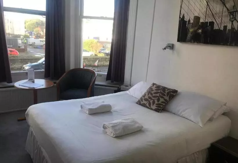 اتاق لوکس با تخت بزرگ, Carlton Court Hotel Eastbourne