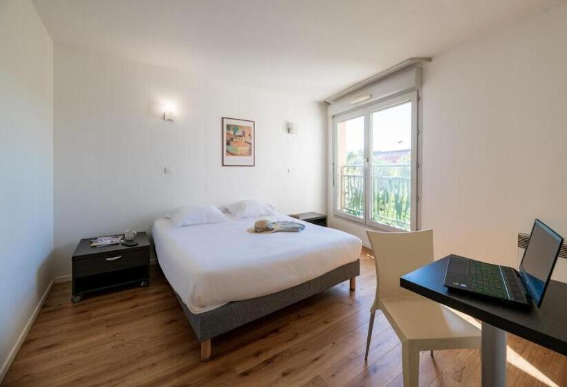 شقة غرفة واحدة, Cerise Valence