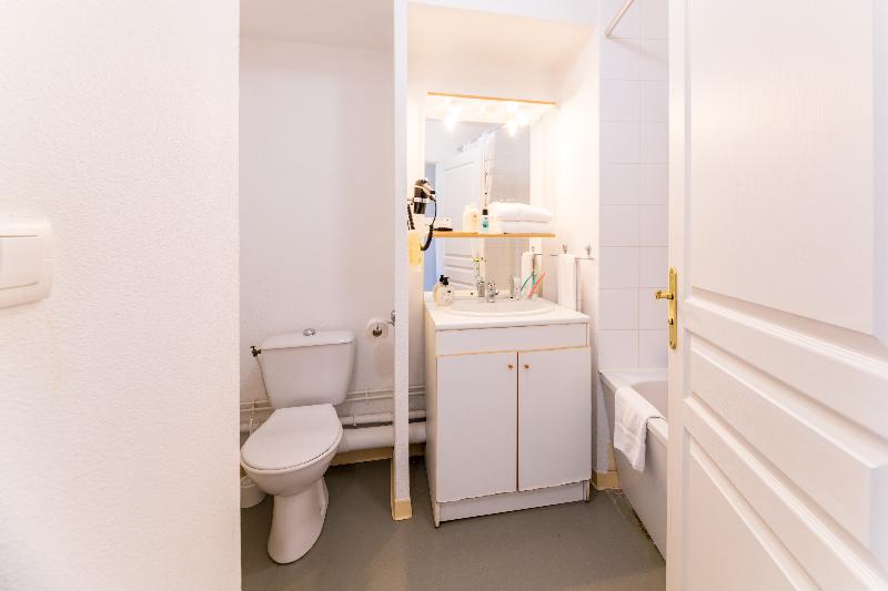 شقة غرفة واحدة, Cerise Valence