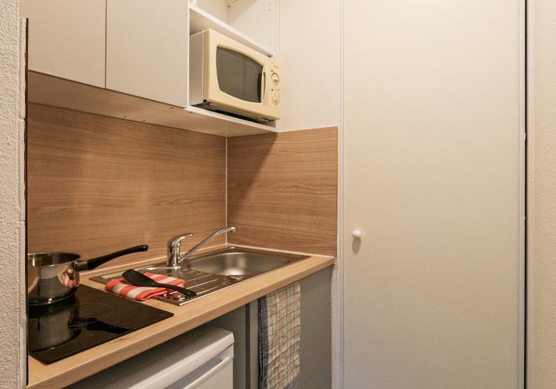 شقة غرفة واحدة, Cerise Valence