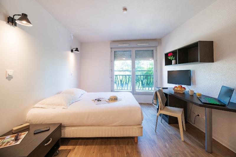 شقة غرفة واحدة, Cerise Valence