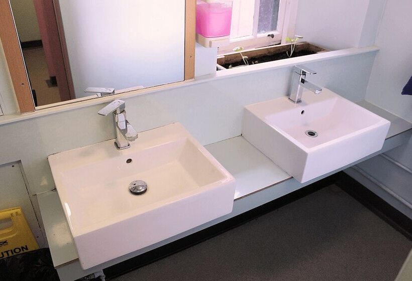 اتاق استاندارد با سرویس بهداشتی مشترک, High Street Hostel