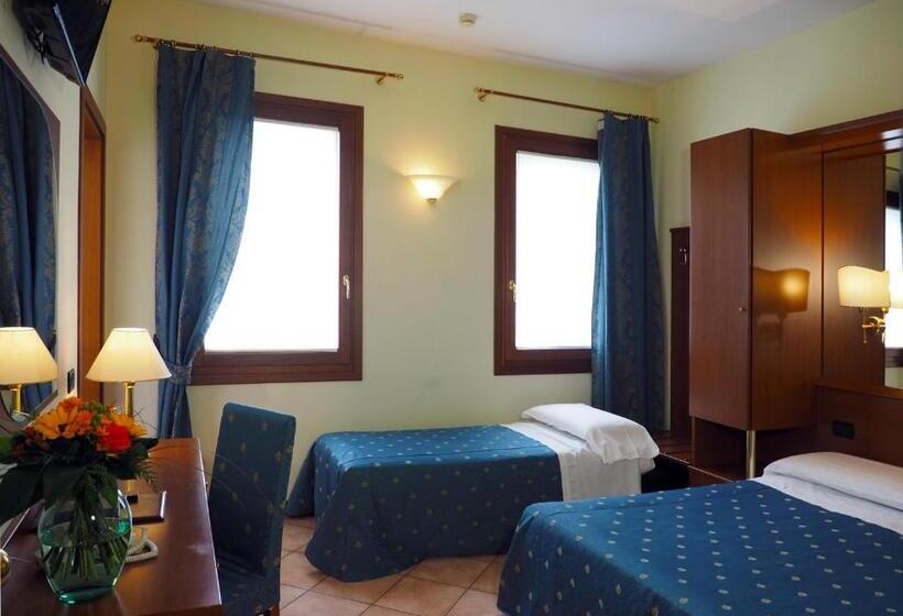 חדר סטנדרט לשלושה, Cris