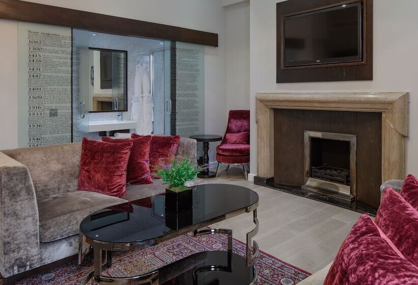 جناح جونيور, Doubletree By Hilton London Greenwich