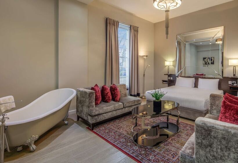 جناح جونيور, Doubletree By Hilton London Greenwich